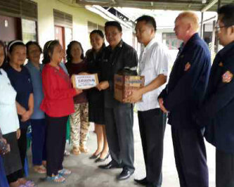 Peringati Sumpah Pemuda, Karang Taruna Berbagi Kasih di Panti Werda INA Tondano